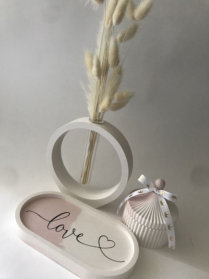 Ivory oblong tray decorated with small red hearts, photo 3