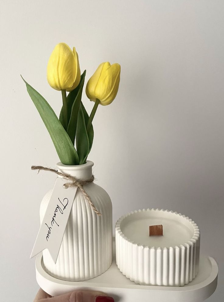 Ivory fluted candle and vase with gold leaf detail on an oval tray, photo 3